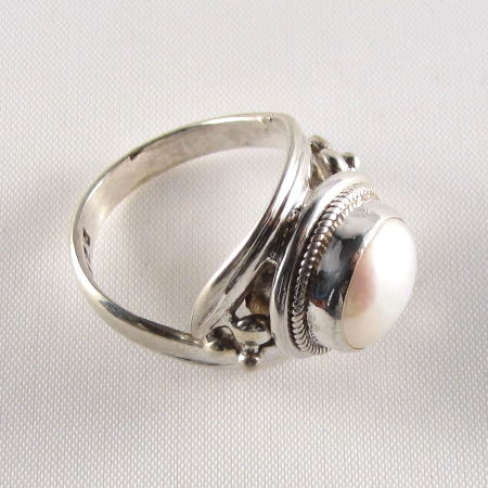 PR-115E Adjustable Mother of Pearl stone Ring - Click Image to Close