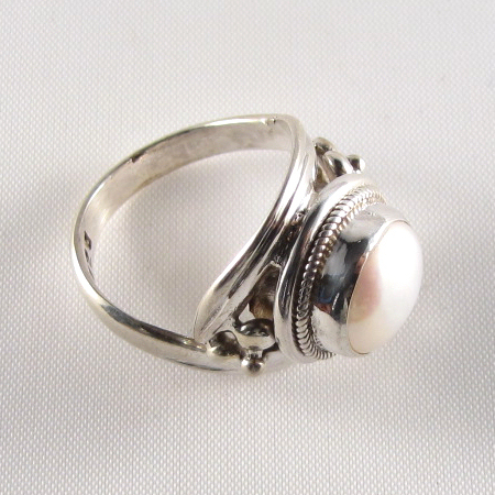 PR-115E Adjustable Mother of Pearl stone Ring