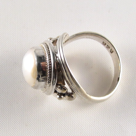 PR-115E Adjustable Mother of Pearl stone Ring