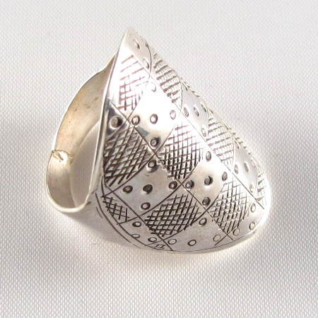 R-049 Adjustable Hand Carved Ring - Click Image to Close